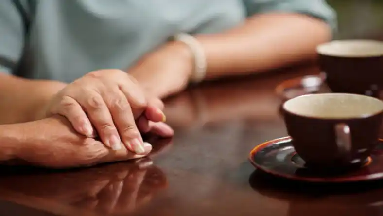 شوهرم دوستم نداره میخوام طلاق بگیرم