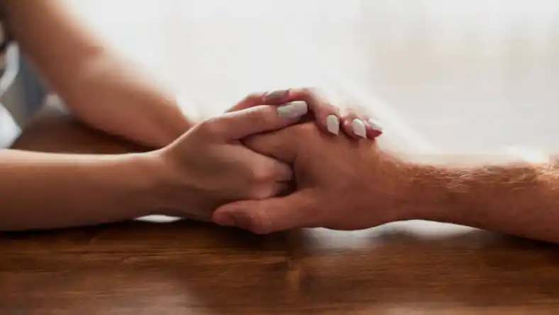 چیکار کنم شوهرم بهم وابسته بشه