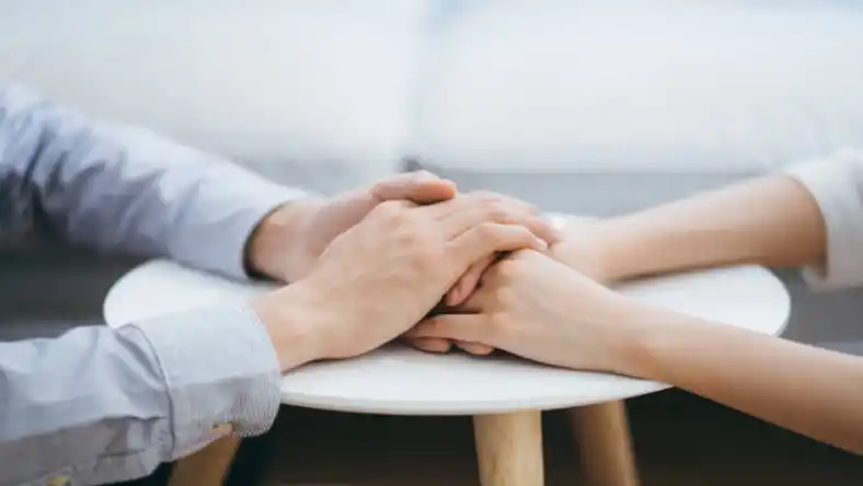 دلم از شوهرم گرفته چیکار کنم