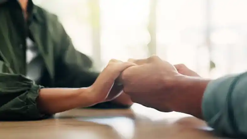 از همسرم متنفرم ولی نمیتونم طلاق بگیرم