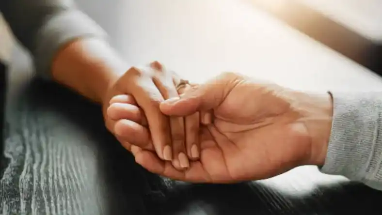 وقتی مردی کم محلی میکند