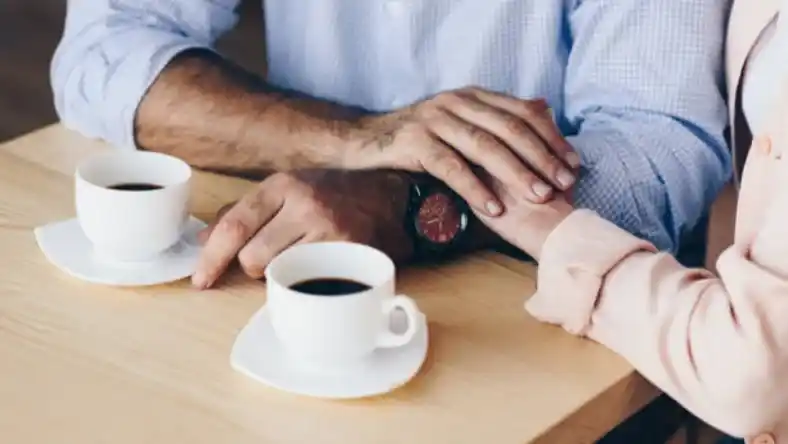 وقتی مردی کم محلی میکند
