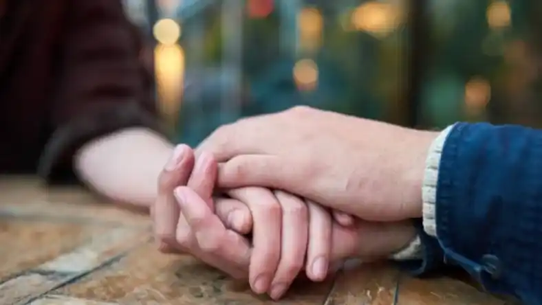 چیکار کنم شوهرم از مادرش زده بشه