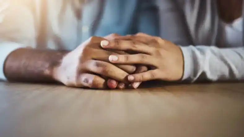 چیکار کنم شوهرم از مادرش زده بشه